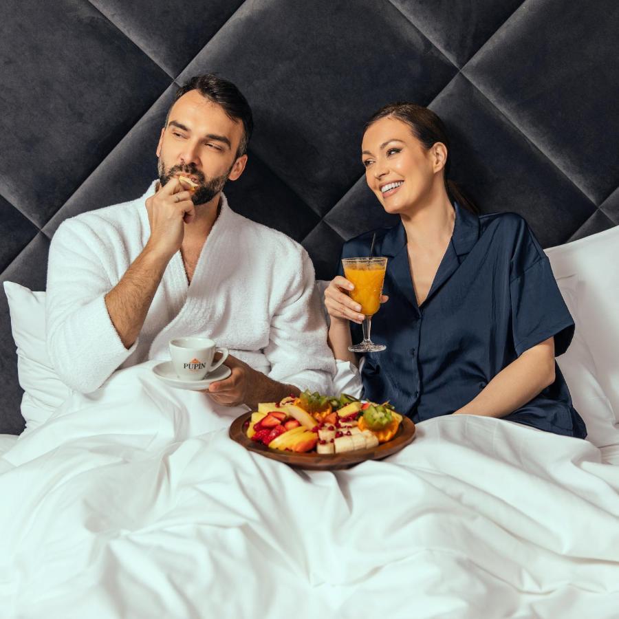 Hotel Pupin 노비사드 외부 사진 A couple having breakfast in bed