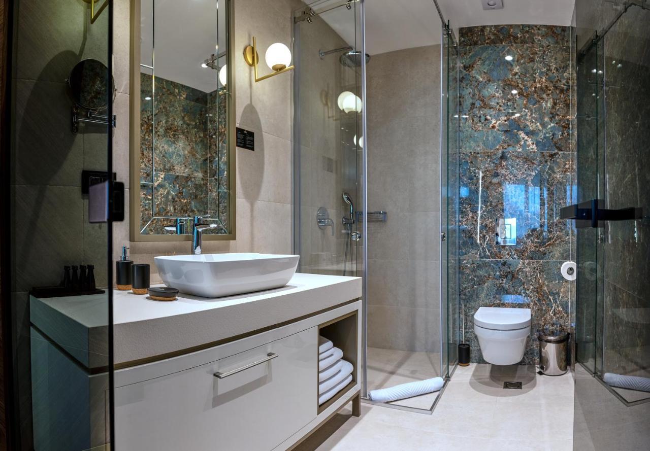 Hotel Pupin 노비사드 외부 사진 A modern bathroom