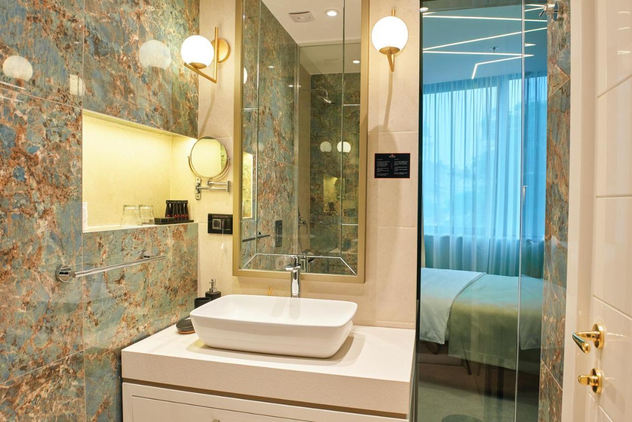 Hotel Pupin 노비사드 외부 사진 Bathroom